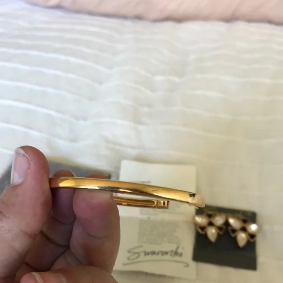 Swarovski Gold Bracelet and Earrings Set - Picture 5 of 6